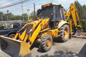 ตรวจเช็คระบบไฟ เปลี่ยนแบตเตอรี่ Bachoe JCB 3CX 4WD